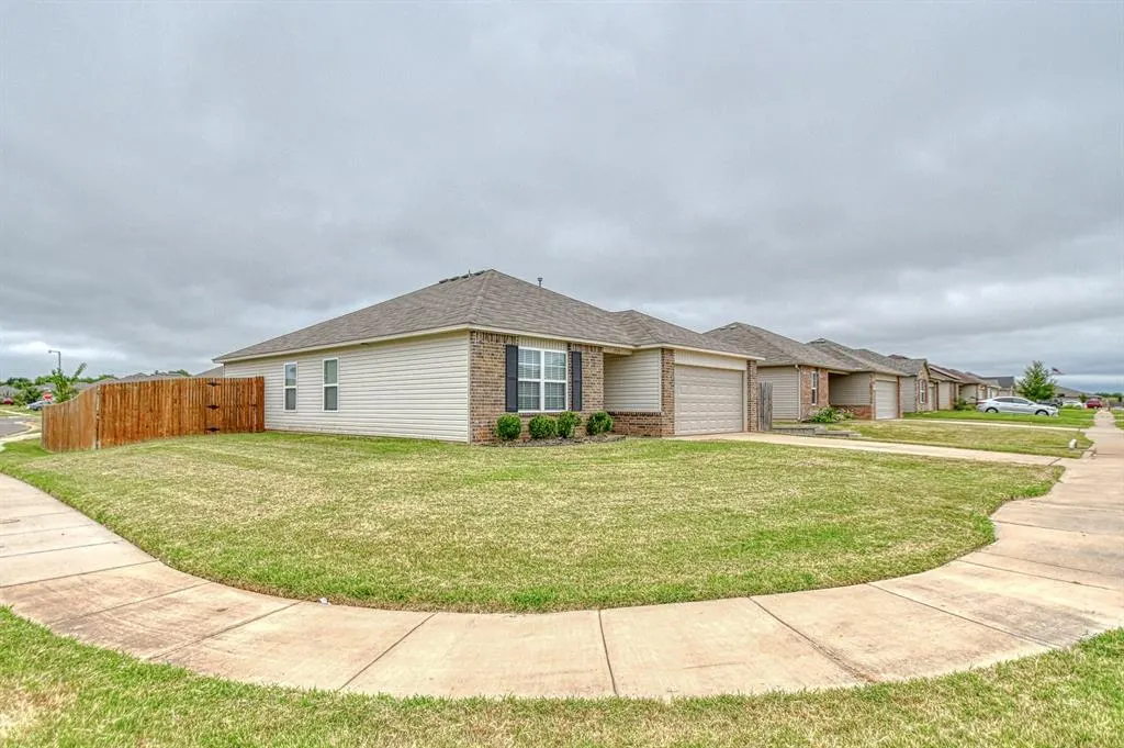 Photo 3 — 1325 Quartz Place, Noble, OK 73068