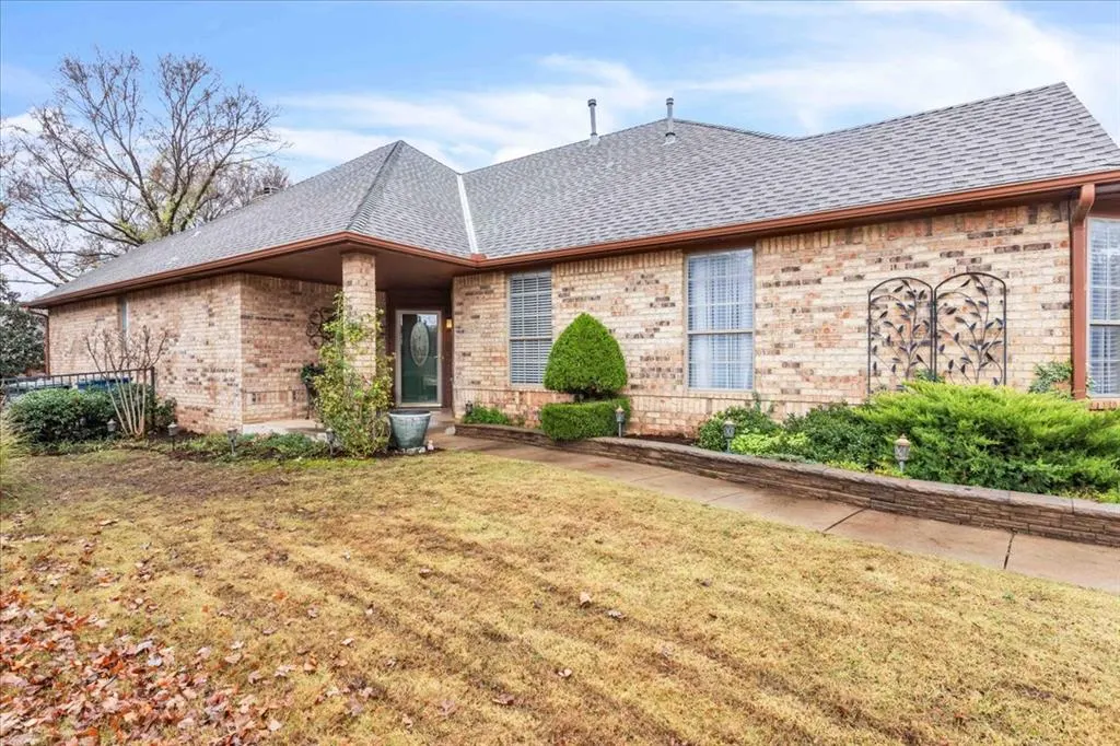 Front exterior — 3905 Prairie Hill Court, Edmond, OK 73003