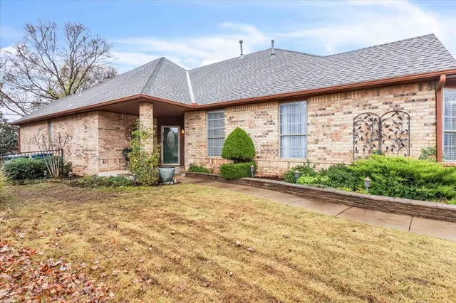 Front exterior — 3905 Prairie Hill Court, Edmond, OK 73003