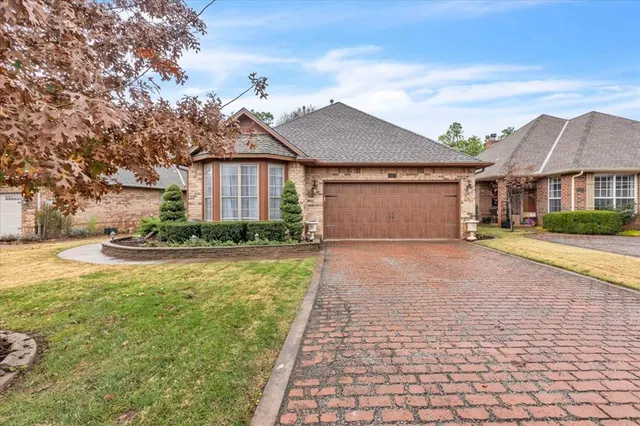 Photo 2 — 3905 Prairie Hill Court, Edmond, OK 73003
