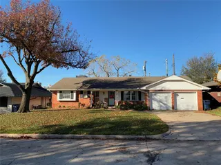 Sold home at 5621 N Ross Avenue