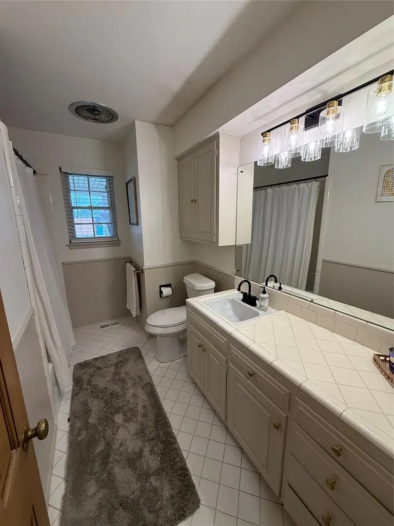 Photo 14 — 5621 N Ross Avenue, Oklahoma City, OK 73112