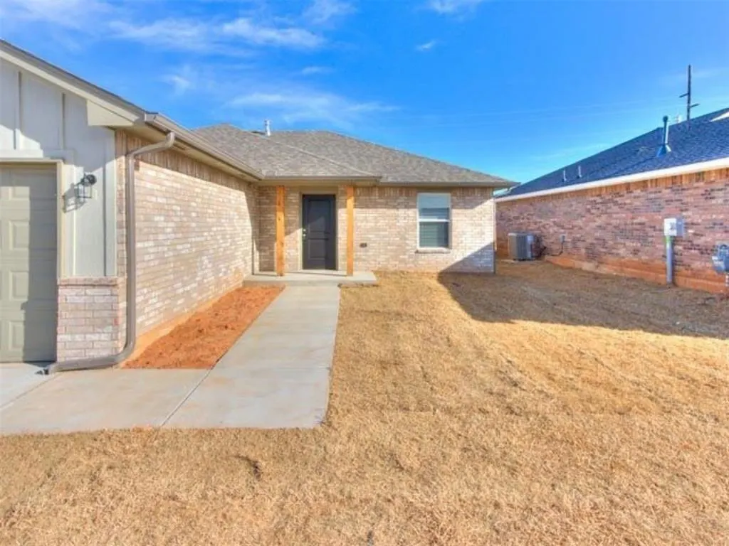 Photo 2 — 1702 Highland Loop, Guthrie, OK 73044