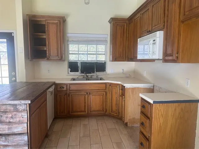 Photo 3 — 2380 Holden Lane, Blanchard, OK 73010