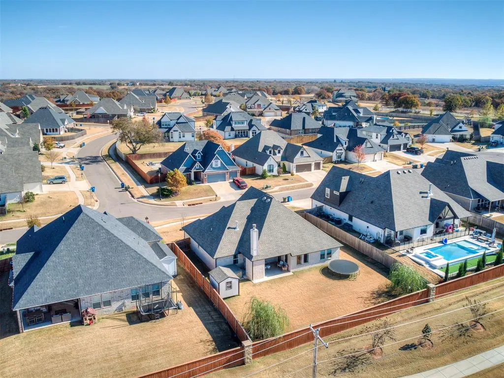 Photo 2 — 3041 Cedar Spring Court, Edmond, OK 73007