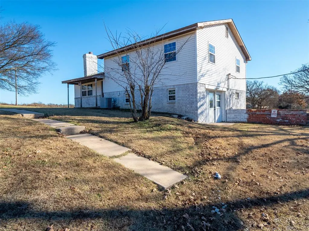 Photo 2 — 355807 E 1010 Road, Prague, OK 74864