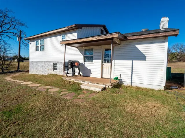 Photo 3 — 355807 E 1010 Road, Prague, OK 74864