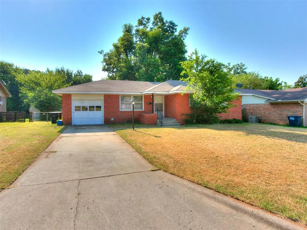 Photo 2 — 1539 N Pennsylvania Avenue, Shawnee, OK 74804