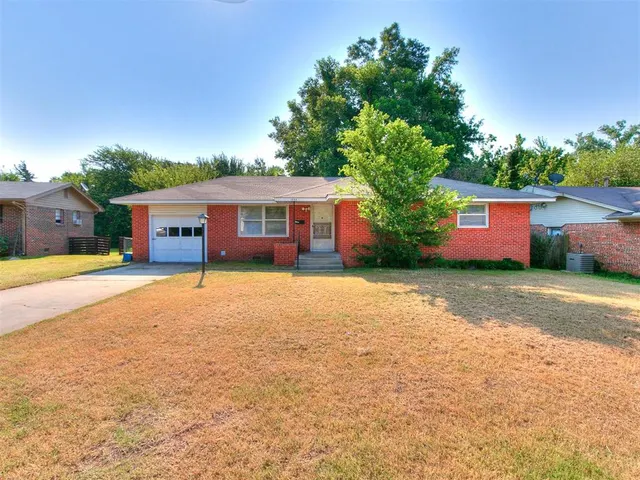 Photo 3 — 1539 N Pennsylvania Avenue, Shawnee, OK 74804