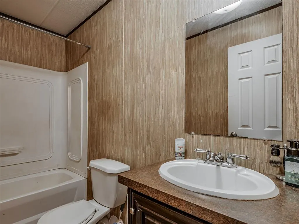 Photo 9 — 647 E County Road 66, Mulhall, OK 73063