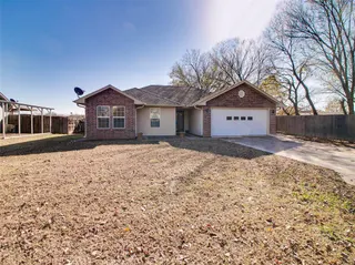Sold home at 912 W Oak Street