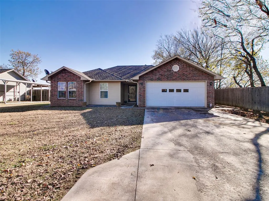Photo 3 — 912 W Oak Street, Stroud, OK 74079
