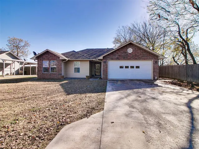 Photo 3 — 912 W Oak Street, Stroud, OK 74079
