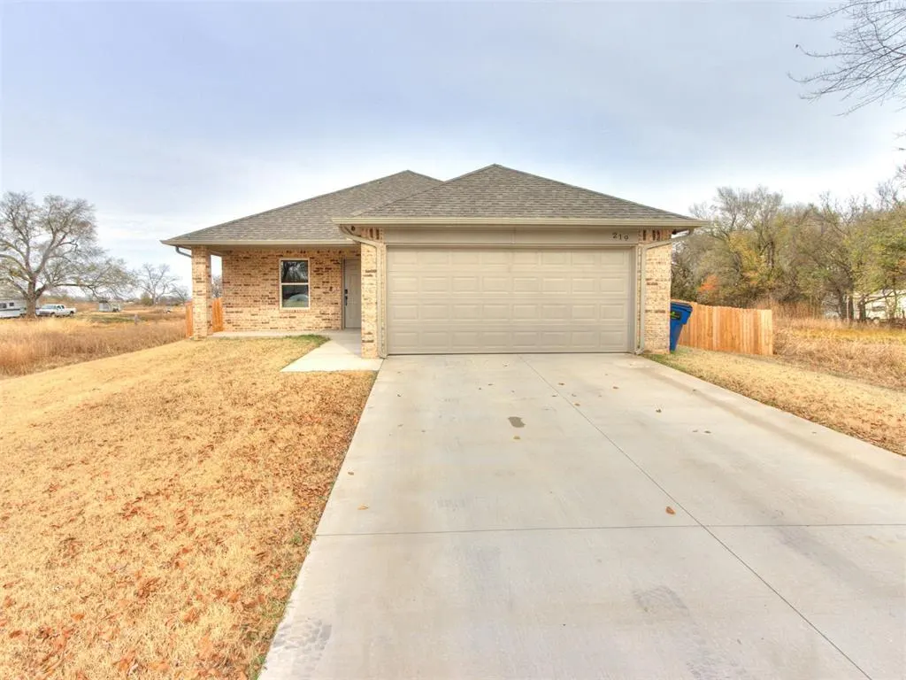 Front exterior — 219 E Center Street, Lexington, OK 73051
