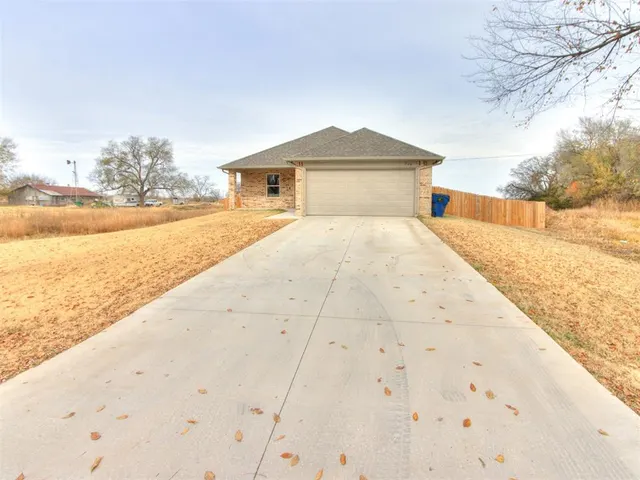 Photo 3 — 219 E Center Street, Lexington, OK 73051