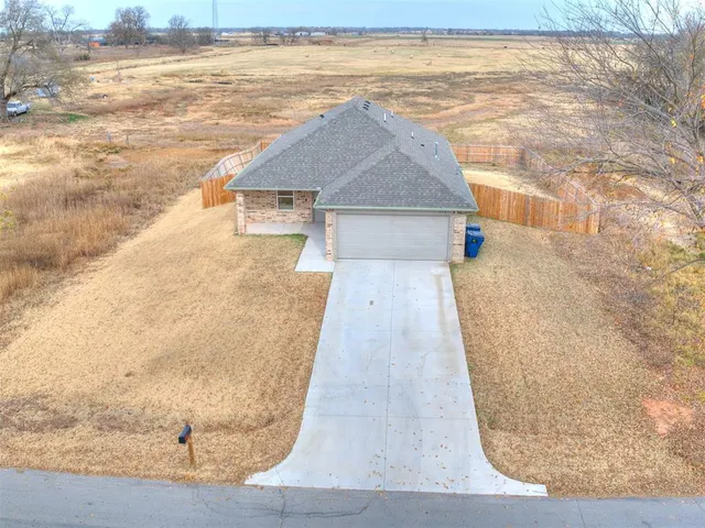 Photo 5 — 219 E Center Street, Lexington, OK 73051