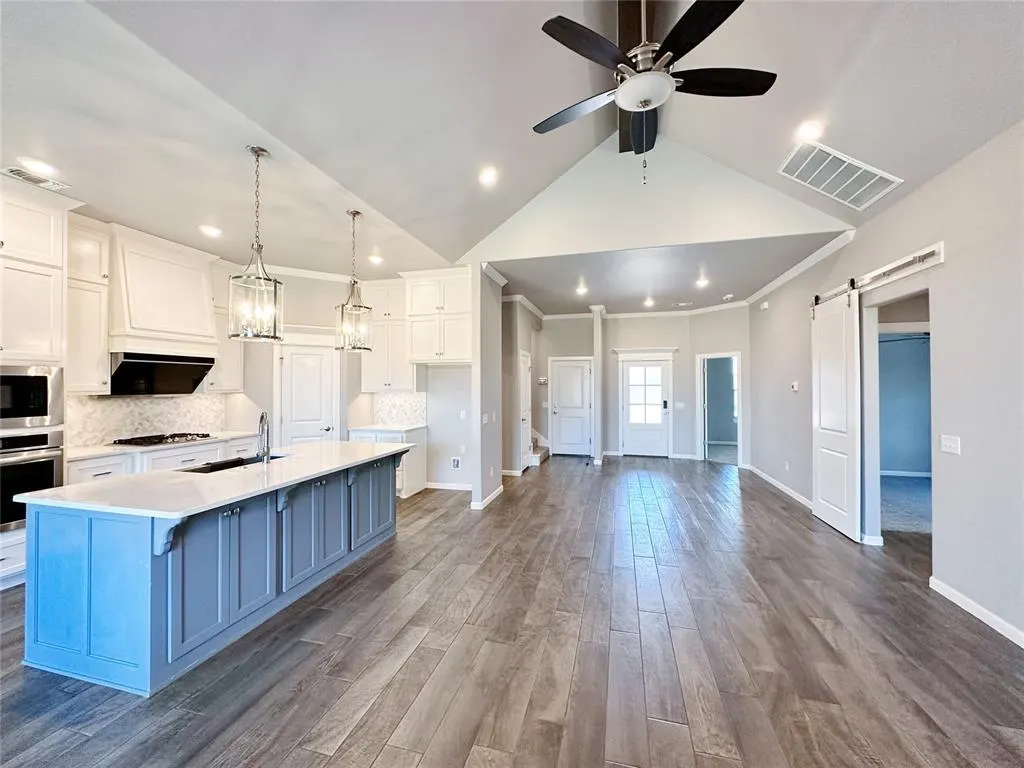 Photo 3 — 5412 Santa Lucia Drive, Mustang, OK 73064