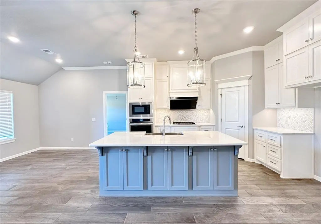 Photo 4 — 5412 Santa Lucia Drive, Mustang, OK 73064