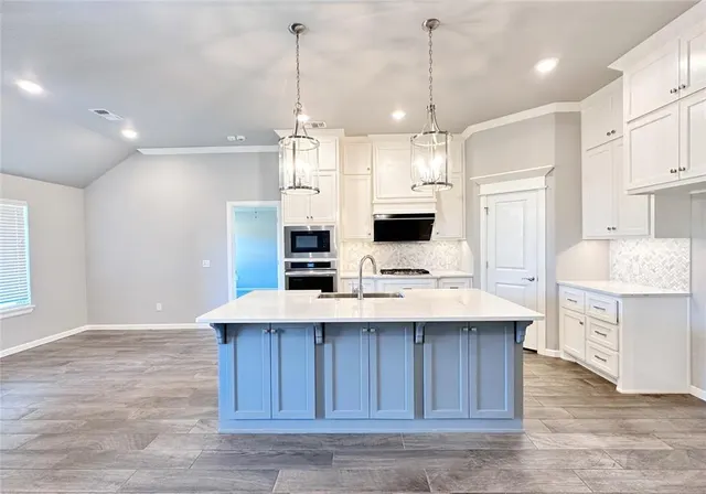 Photo 4 — 5412 Santa Lucia Drive, Mustang, OK 73064
