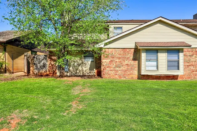 Photo 2 — 6713 Lyrewood Lane 2, Oklahoma City, OK 73132