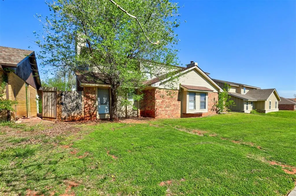 Photo 3 — 6713 Lyrewood Lane 2, Oklahoma City, OK 73132