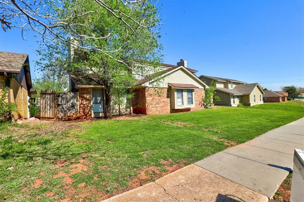 Photo 4 — 6713 Lyrewood Lane 2, Oklahoma City, OK 73132