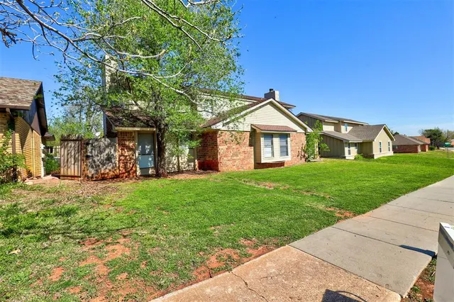 Photo 4 — 6713 Lyrewood Lane 2, Oklahoma City, OK 73132