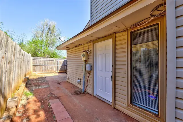 Photo 6 — 6713 Lyrewood Lane 2, Oklahoma City, OK 73132
