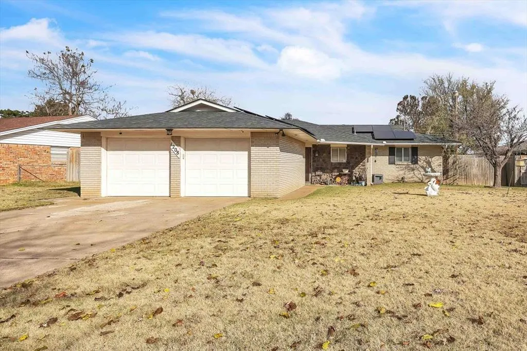 Front exterior — 1208 Kingston Drive, Yukon, OK 73099