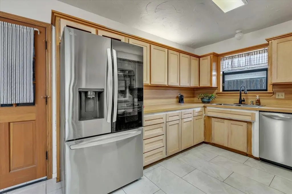 Photo 4 — 1208 Kingston Drive, Yukon, OK 73099