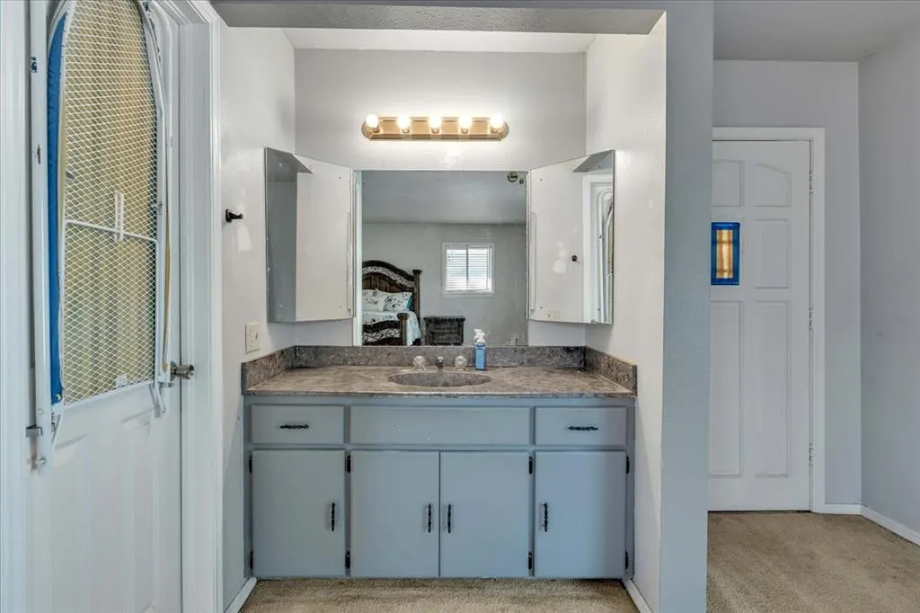 Photo 8 — 1208 Kingston Drive, Yukon, OK 73099