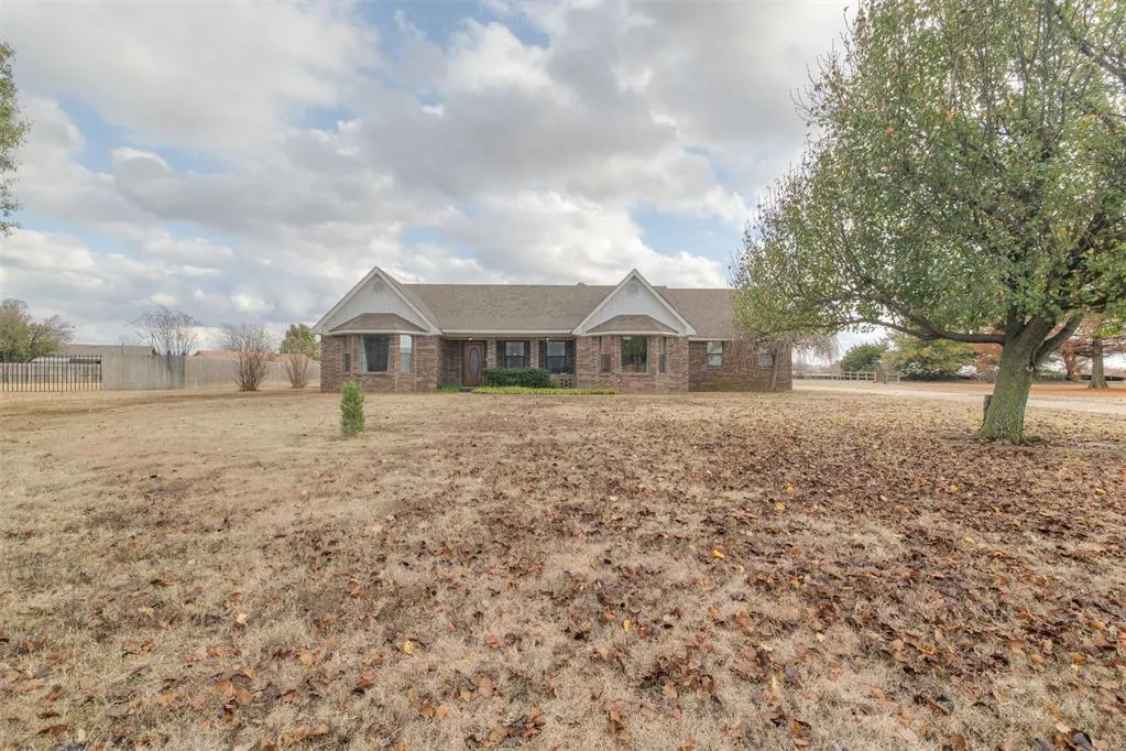 Front exterior — 2303 Lakewood Drive, Chickasha, OK 73018
