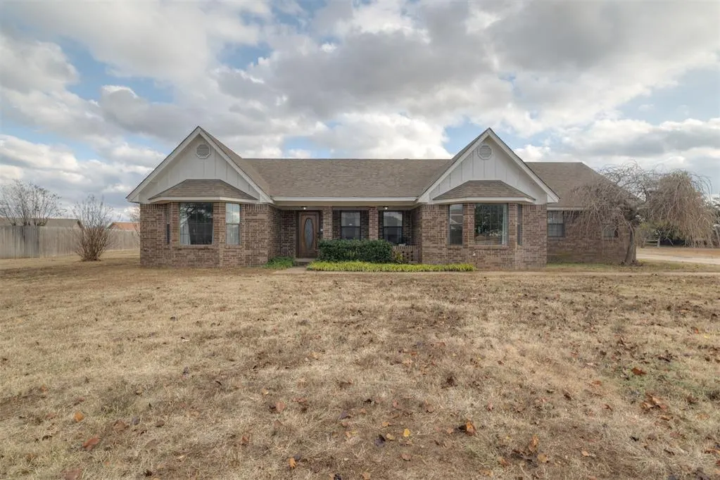 Photo 2 — 2303 Lakewood Drive, Chickasha, OK 73018
