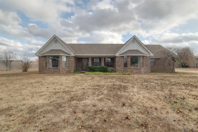 Photo 2 — 2303 Lakewood Drive, Chickasha, OK 73018