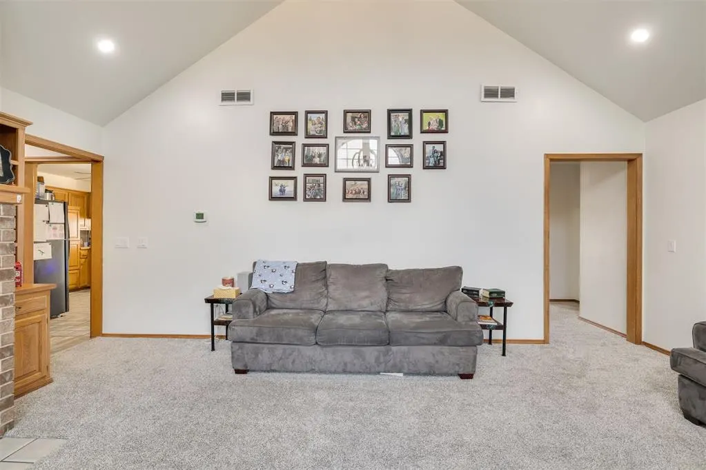 Photo 8 — 2303 Lakewood Drive, Chickasha, OK 73018