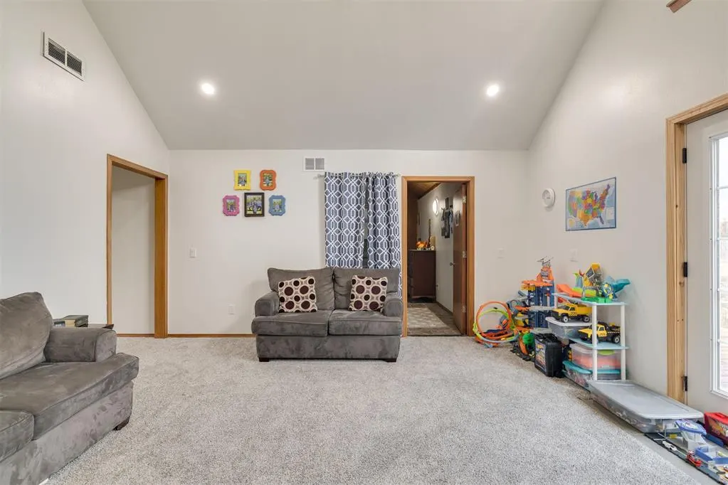Photo 10 — 2303 Lakewood Drive, Chickasha, OK 73018