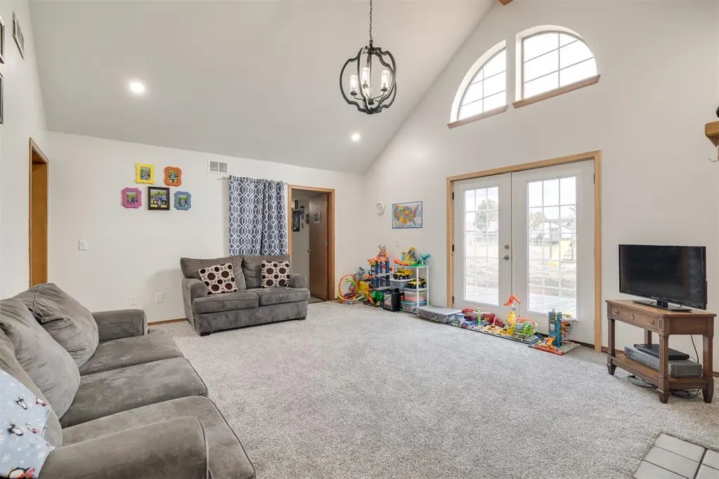Photo 11 — 2303 Lakewood Drive, Chickasha, OK 73018