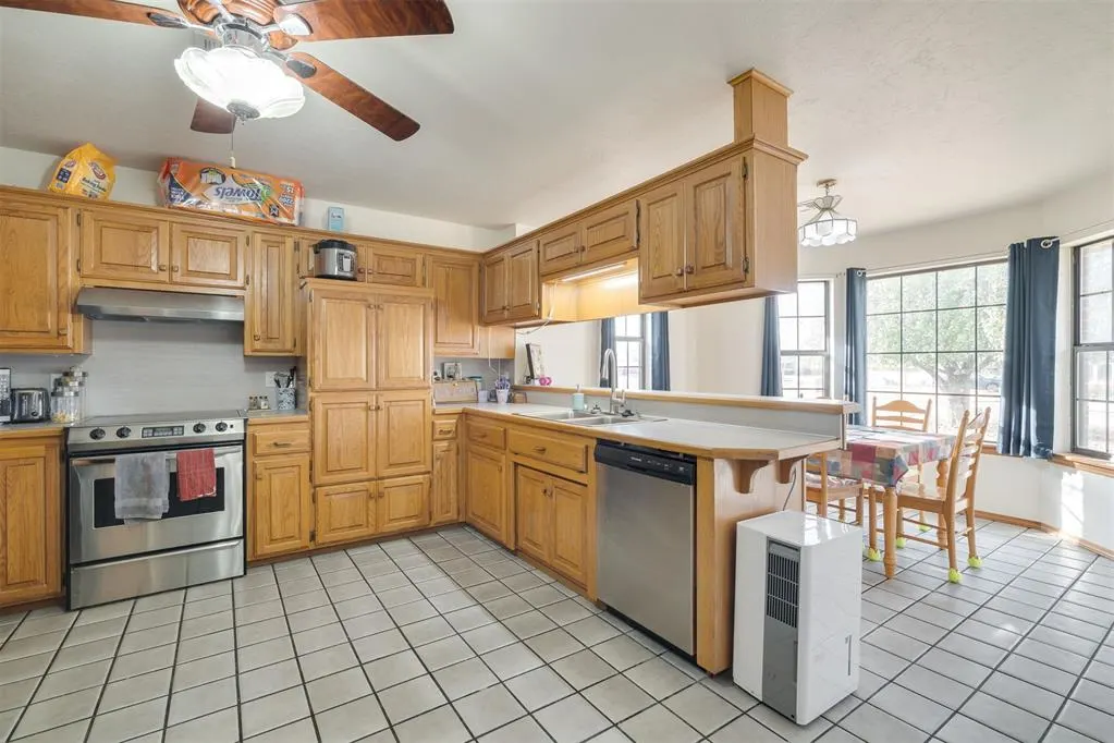 Photo 12 — 2303 Lakewood Drive, Chickasha, OK 73018