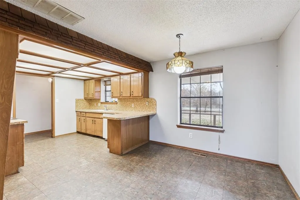 Photo 9 — 2403 County Road 1205, Blanchard, OK 73010