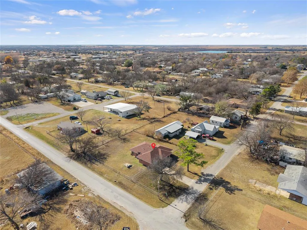 Photo 2 — 419 E F Street, Ringling, OK 73456