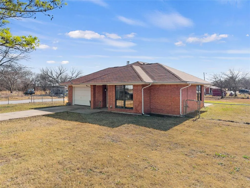 Photo 5 — 419 E F Street, Ringling, OK 73456