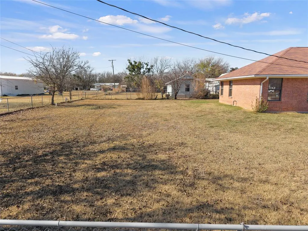 Photo 6 — 419 E F Street, Ringling, OK 73456