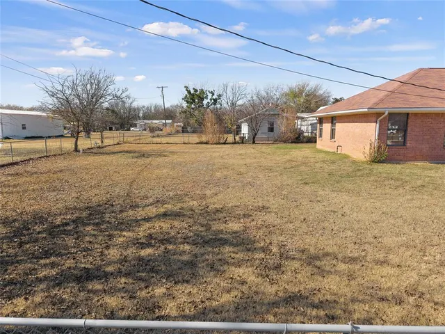 Photo 6 — 419 E F Street, Ringling, OK 73456