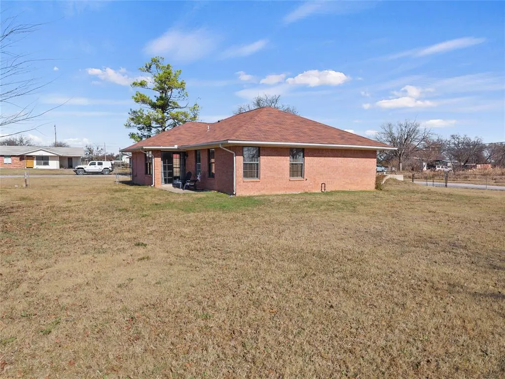 Photo 10 — 419 E F Street, Ringling, OK 73456