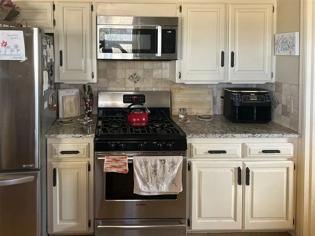 Photo 13 — 12833 Green Valley Drive, Oklahoma City, OK 73120