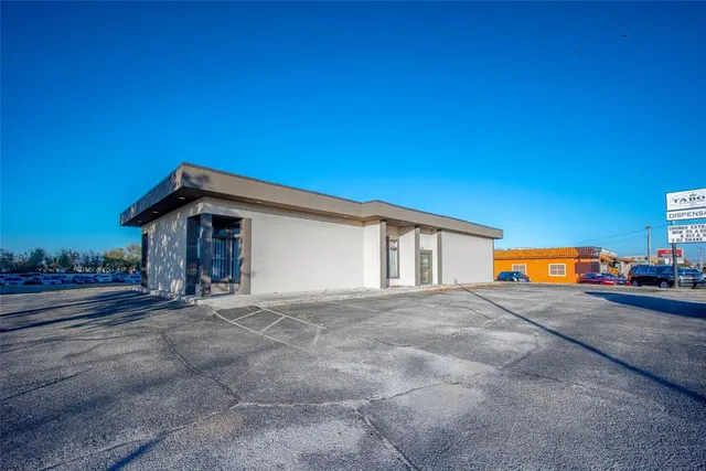 Front exterior — 2303 SW 59th Street, Oklahoma City, OK 73119
