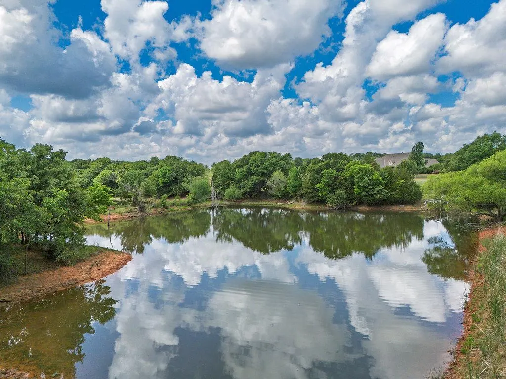 Front exterior — 18301 Drummond Road, Shawnee, OK 74801
