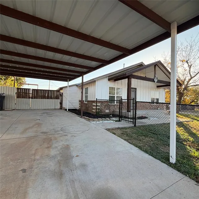 Photo 7 — 322 SE 55th Street, Oklahoma City, OK 73129
