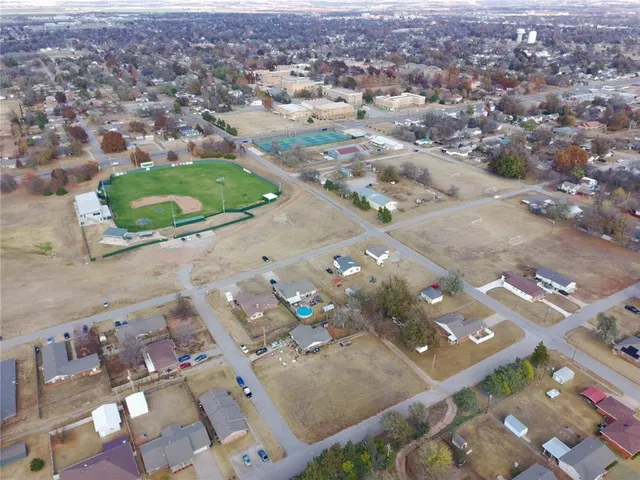Photo 6 — N Arizona Avenue, Chickasha, OK 73018