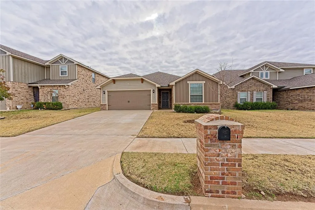 Photo 2 — 2301 Scarlet Lane, El Reno, OK 73036